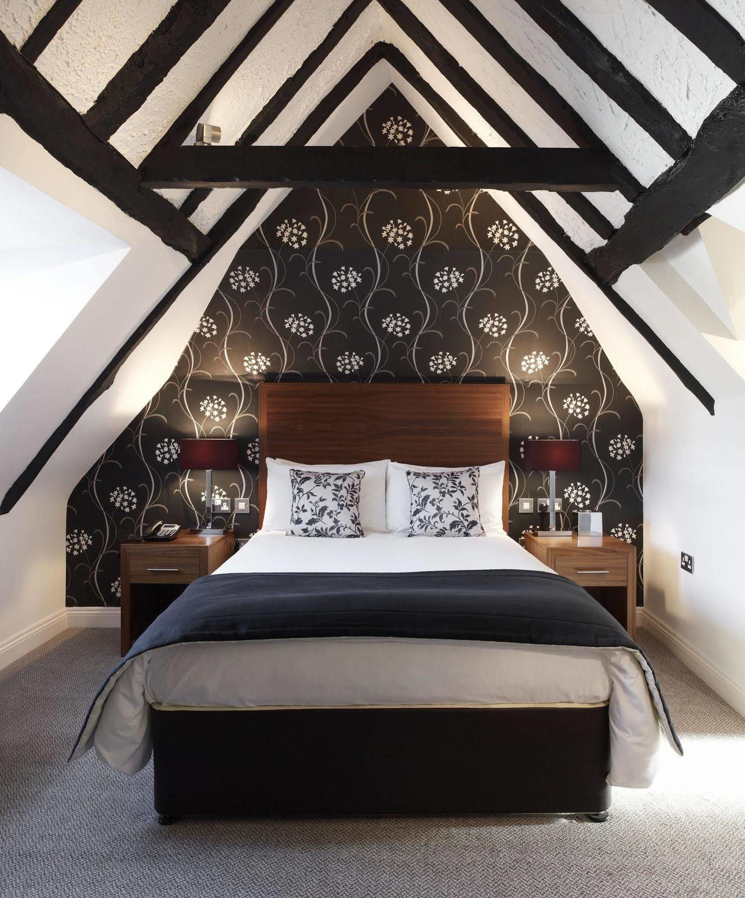 The Boleyn Hotel Staines-upon-Thames Exterior foto